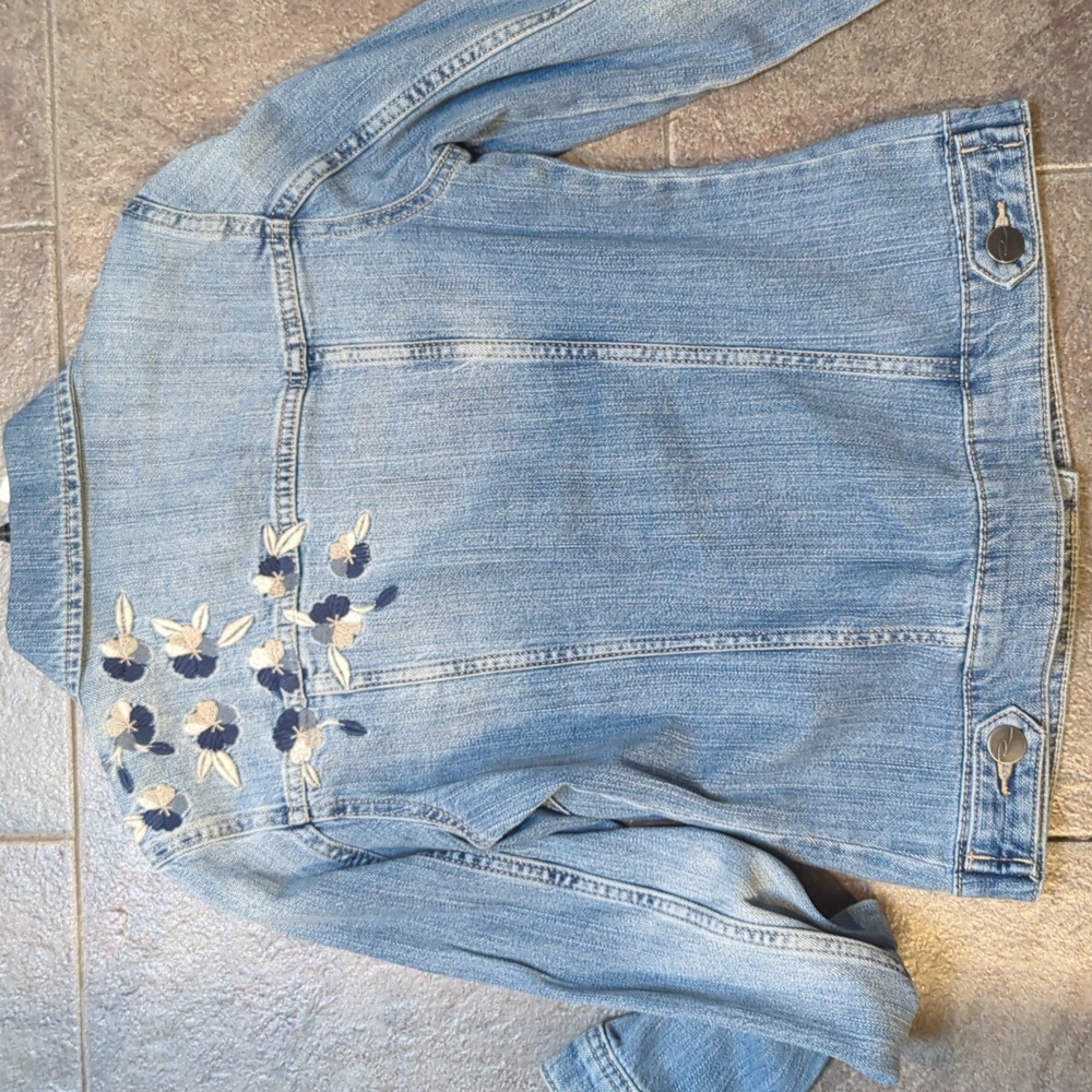 Jean Jacket - Picture 4 of 7